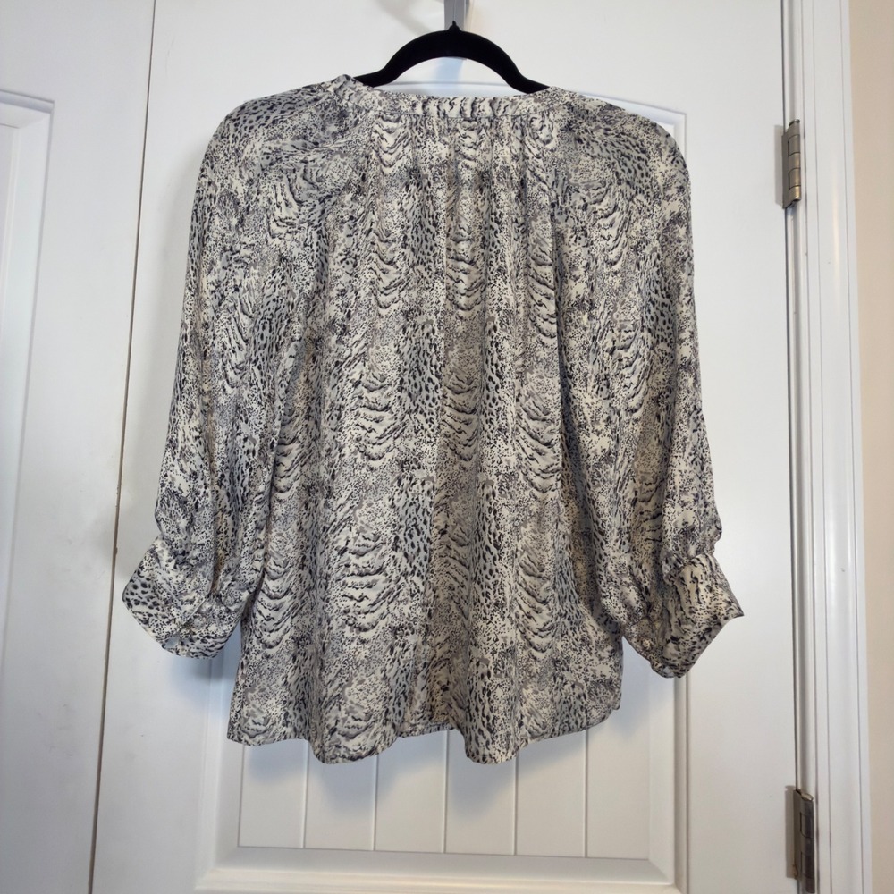 Joie 100% Silk Grey Animal Print V-Neck 3/4 Sleeve Blouse XS W52-22055 Career - Picture 3 of 8